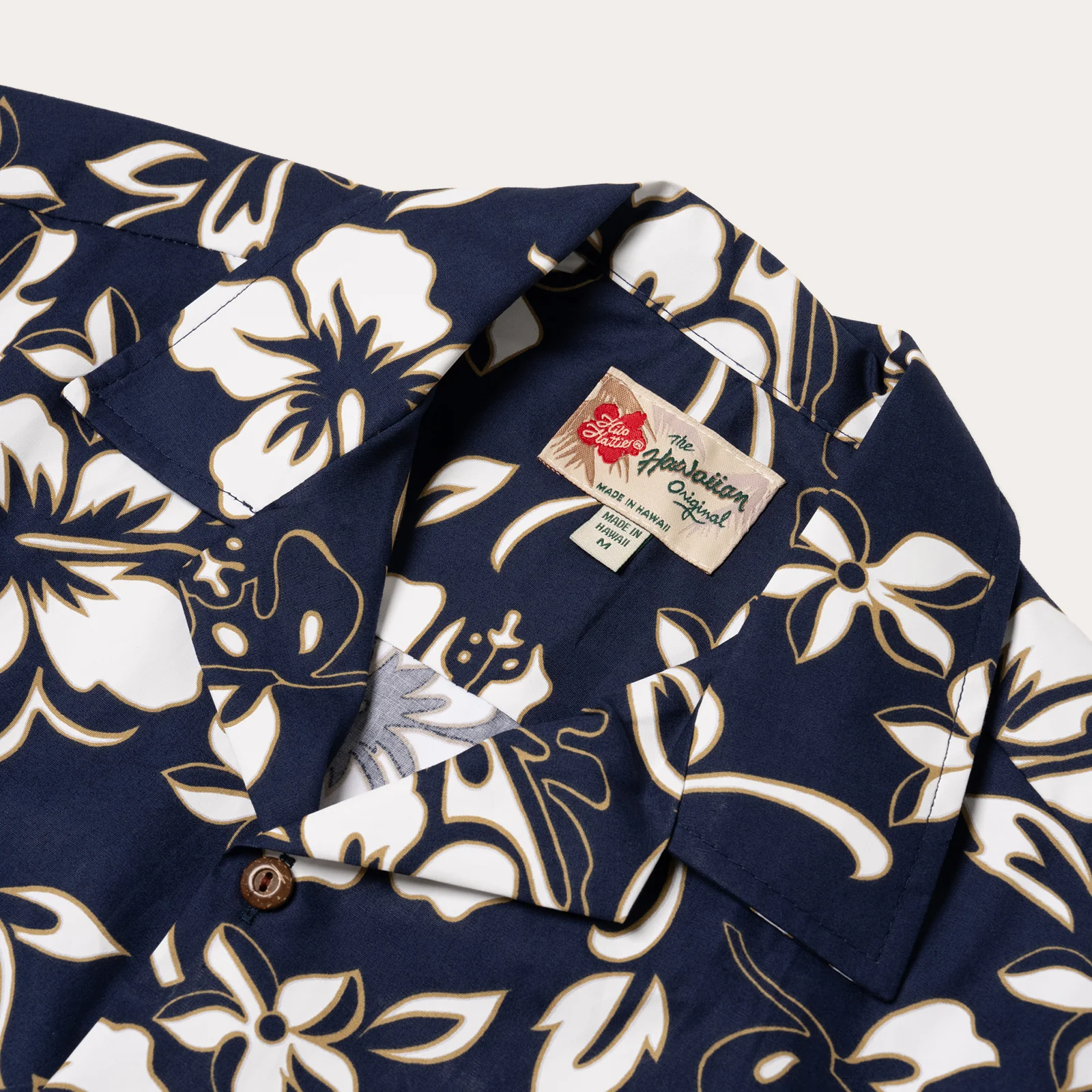 Classic Hibiscus Aloha Shirt - Image 15