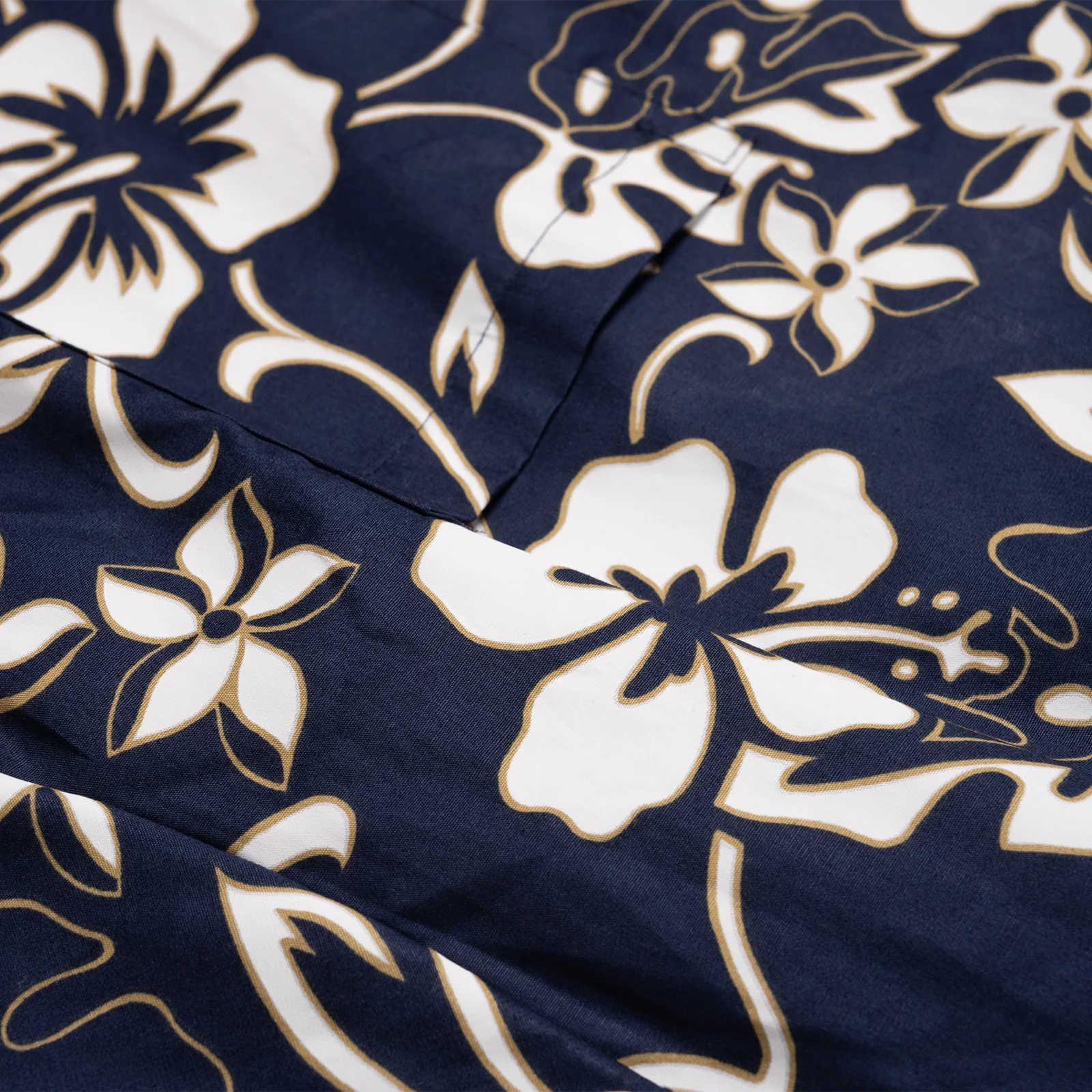 Classic Hibiscus Aloha Shirt - Image 16