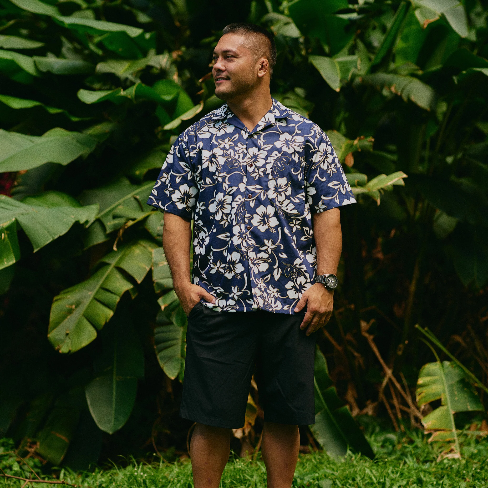 Classic Hibiscus Aloha Shirt - Image 5