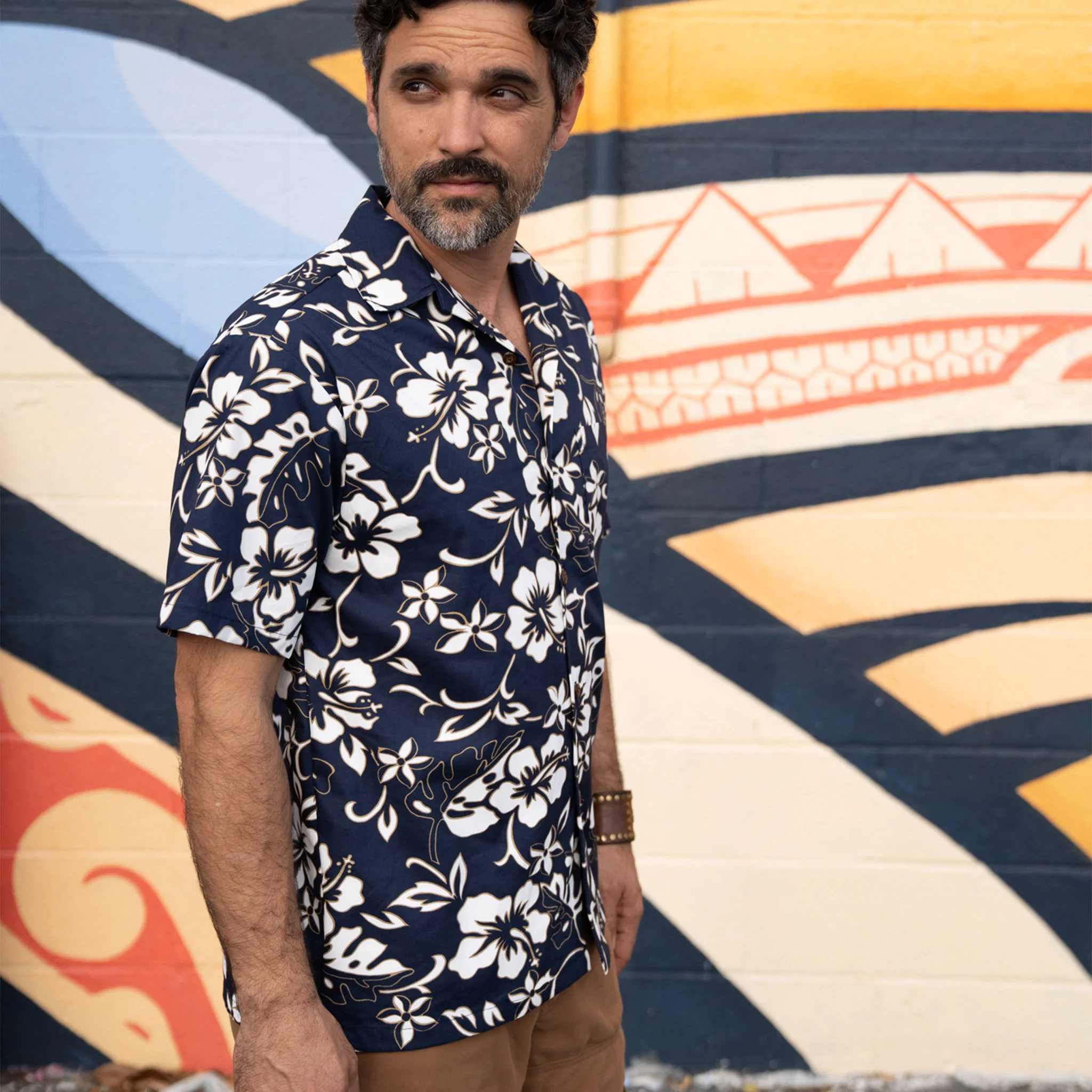 Classic Hibiscus Aloha Shirt - Image 6