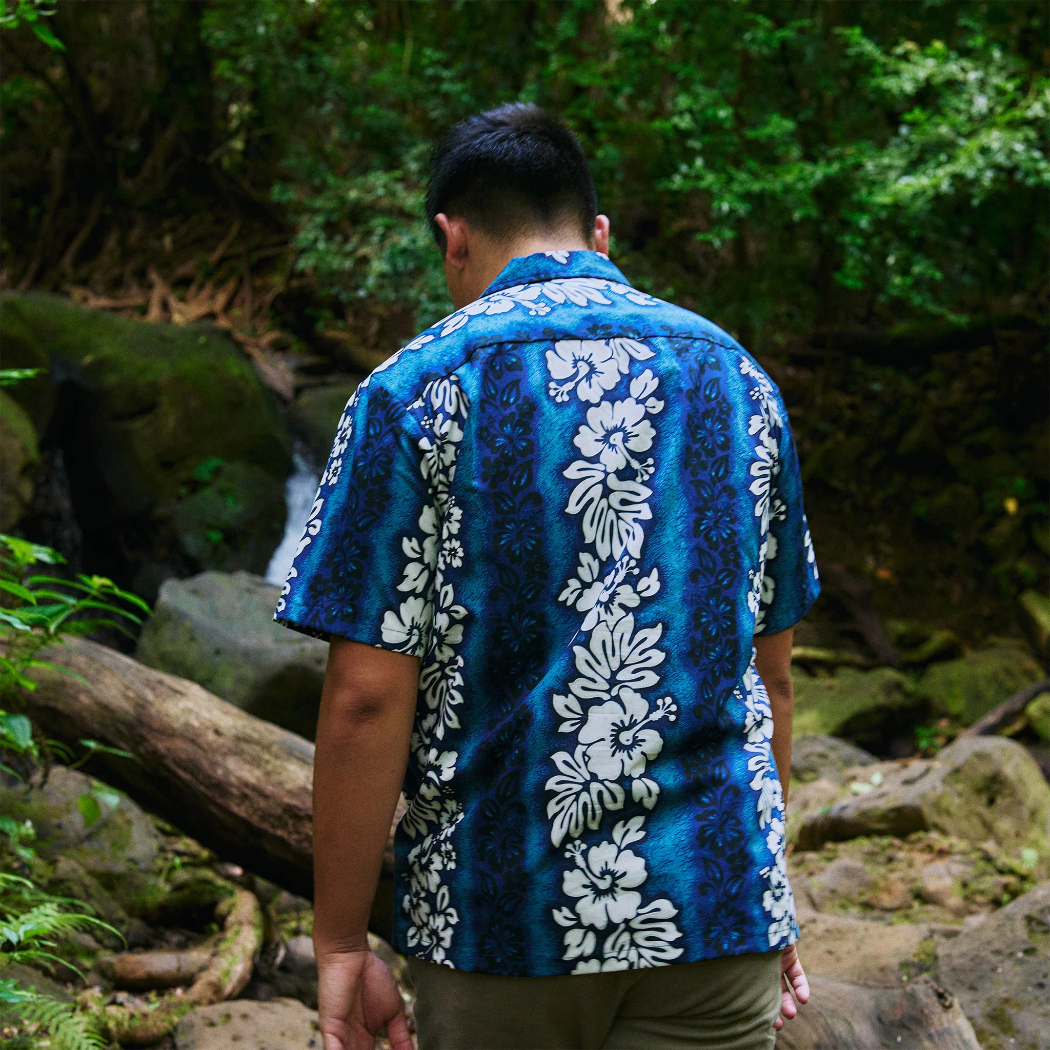 Hibiscus Panel Aloha Shirt - Image 3