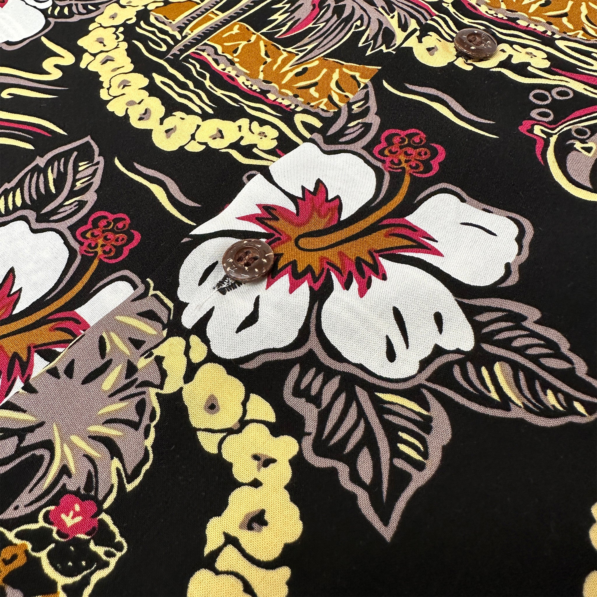 Vintage Scenic Aloha Shirt - Image 7