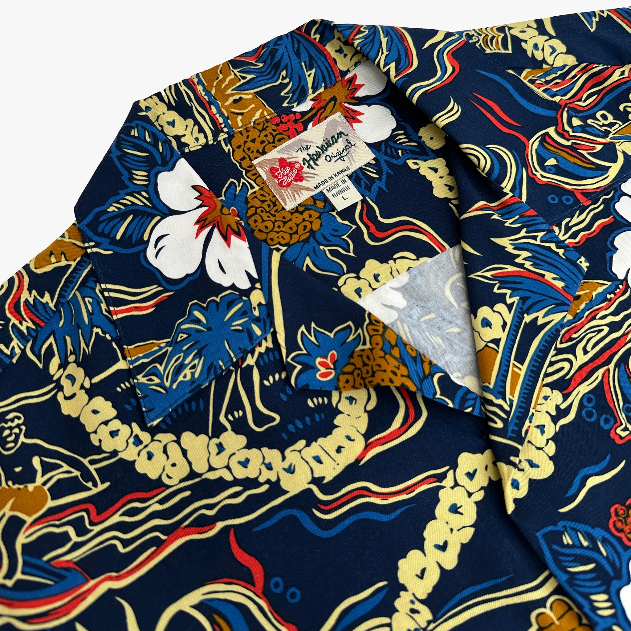 Vintage Scenic Aloha Shirt - Image 9